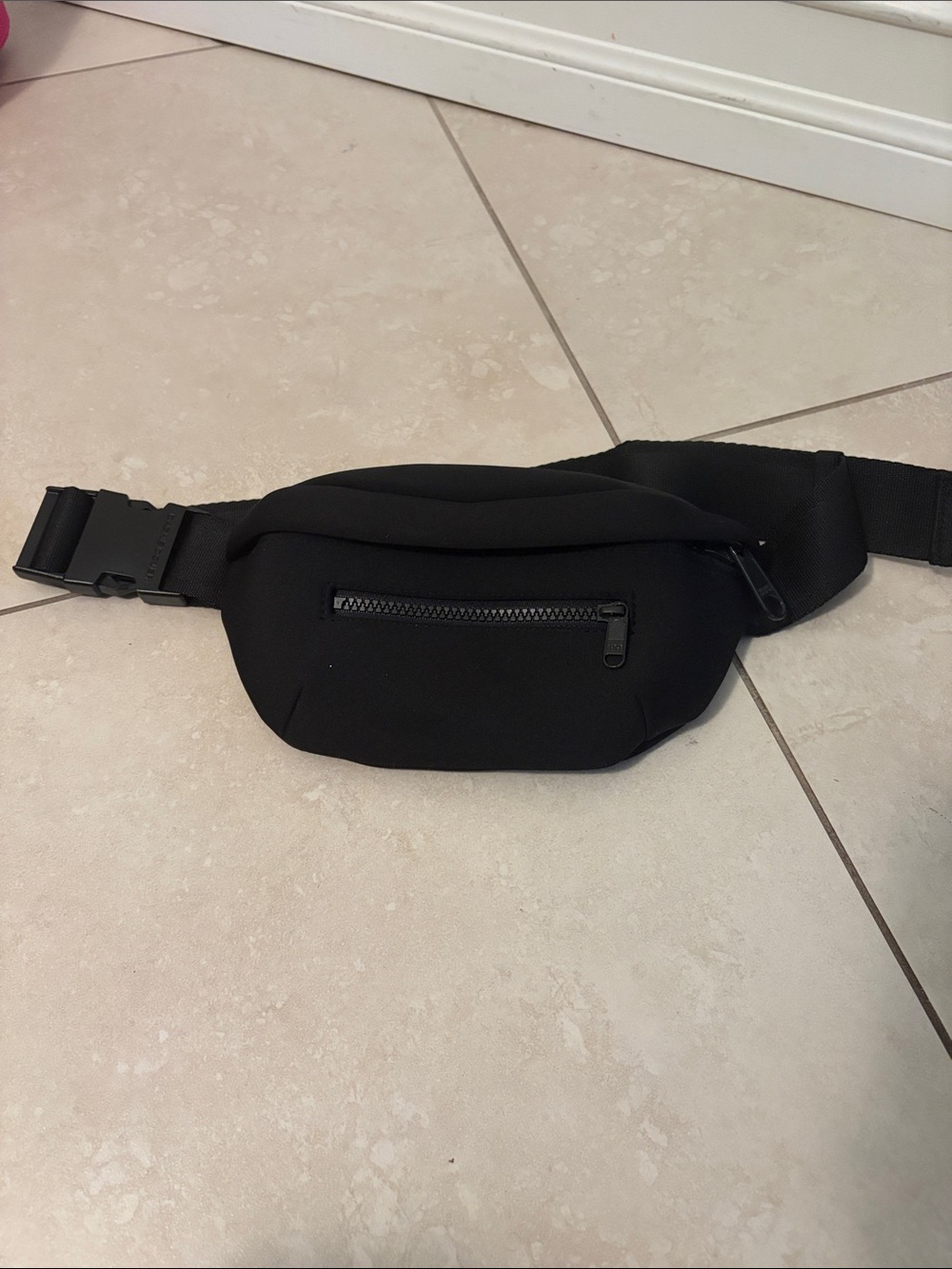 Dagne Dover Like New Black Belt Bag